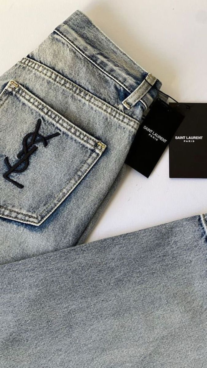 WOMENSWEAR